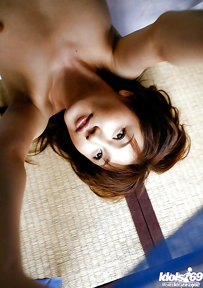 Reina Mizuki posing topless..